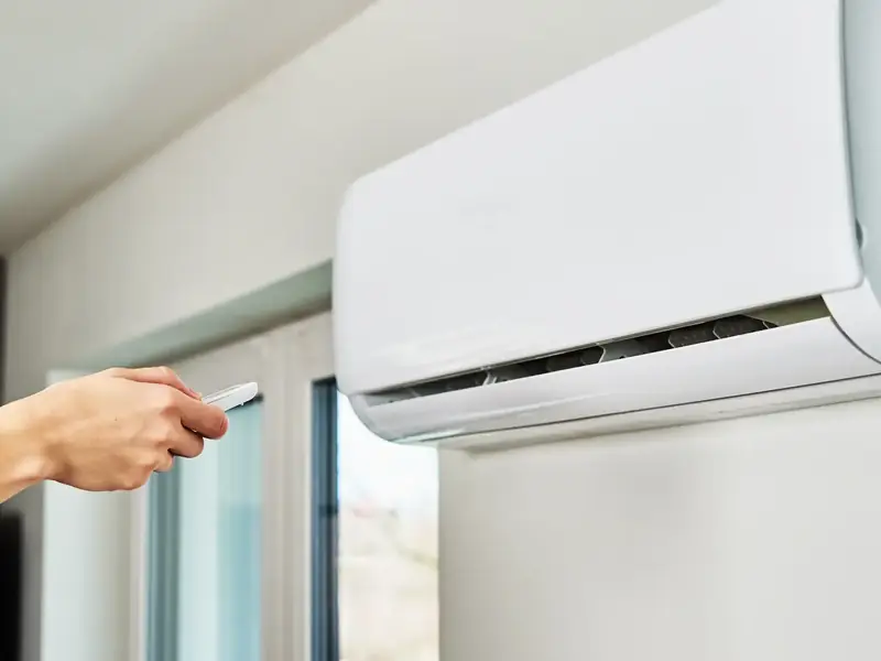 Réglage d'une climatisation à la télécommande pour garder une consigne stable